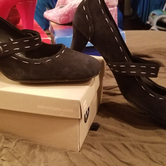 Shoes - Picture 5 of 8